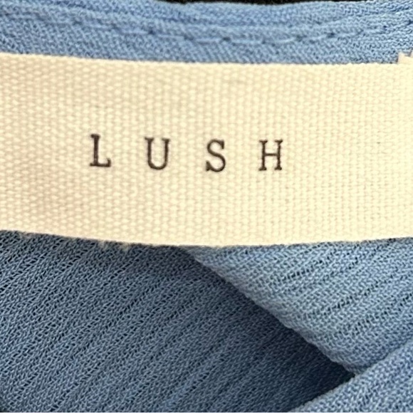 LUSH Blue blouse with V-neck & bell sleeves - Laces up back - Size Large - Flowy - Picture 2 of 4